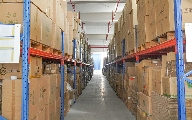 Why does cosmetic processing factories have corresponding order quantity for cosmetics brands?(pic1)